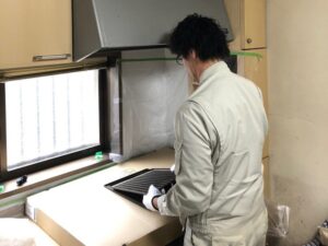 プロペラ式レンジフードを取り替える！　施工前確認　養生